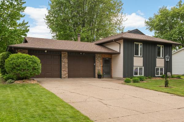 840 Cortland DR, Apple Valley, MN 55124