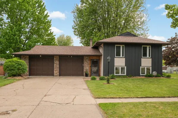 840 Cortland DR,  Apple Valley,  MN 55124