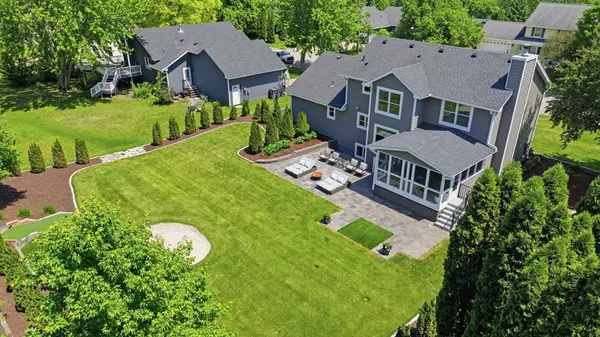 2734 Shadow Wood CT, Chaska, MN 55318