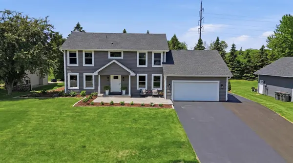 2734 Shadow Wood CT, Chaska, MN 55318