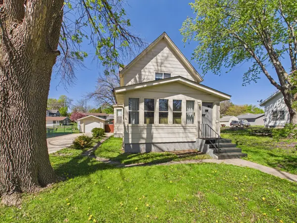208 4th AVE NW, New Prague, MN 56071