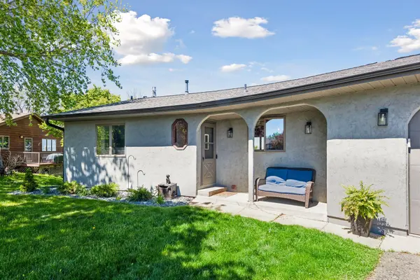 2085 Austin CIR, Shakopee, MN 55379