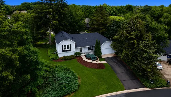 7516 W 77th ST, Chaska, MN 55318