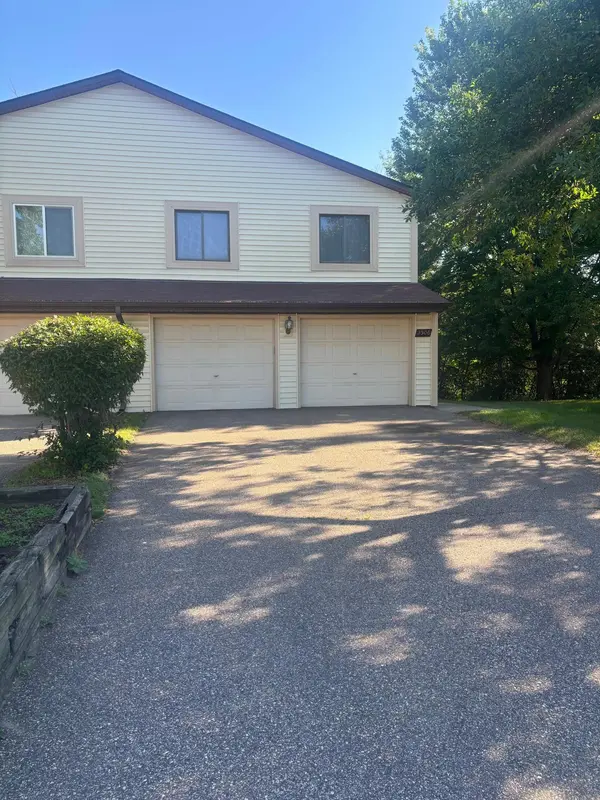 2506 Woodbridge ST,  Roseville,  MN 55113
