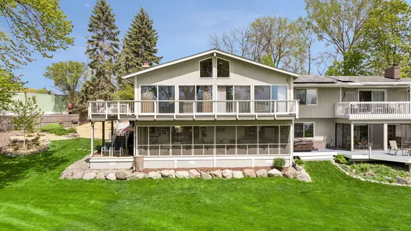 2497 Kelly AVE, Excelsior, MN 55331