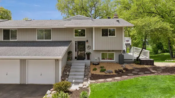 2497 Kelly AVE, Excelsior, MN 55331