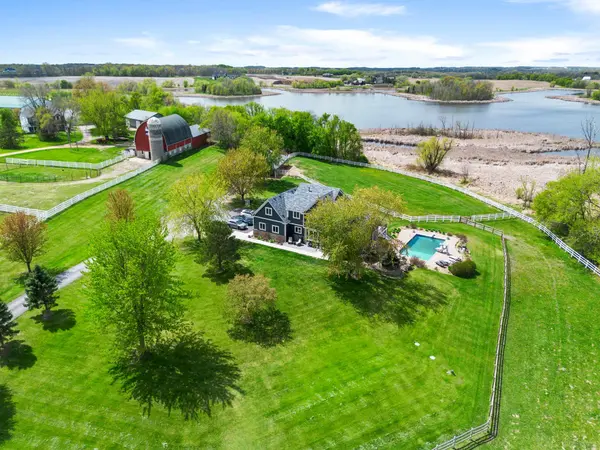 8665 Pioneer TRL, Loretto, MN 55357