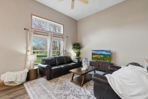 2121 Saint Johns CT, Woodbury, MN 55129