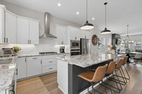 8064 Central Park WAY N, Maple Grove, MN 55369