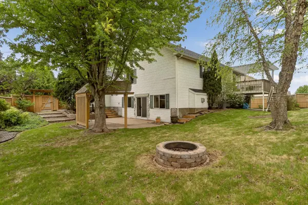 2516 Colleen LN NE, Rochester, MN 55906
