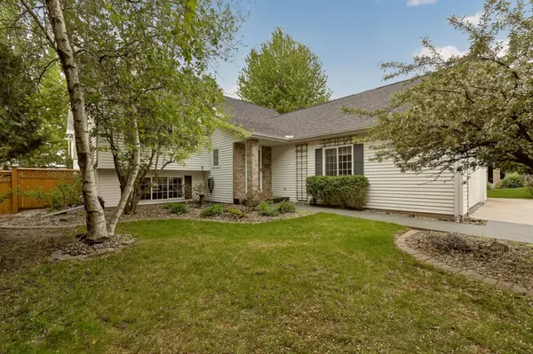 2516 Colleen LN NE, Rochester, MN 55906