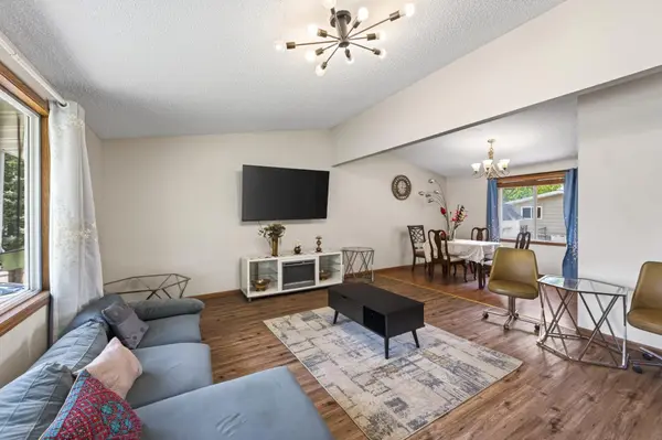6857 8th Street LN N, Oakdale, MN 55128