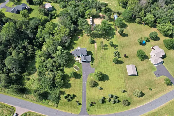 774 Oriole LN, Hudson, WI 54016