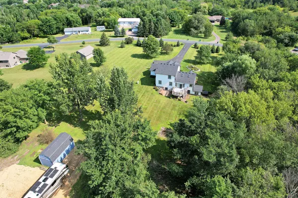 774 Oriole LN, Hudson, WI 54016