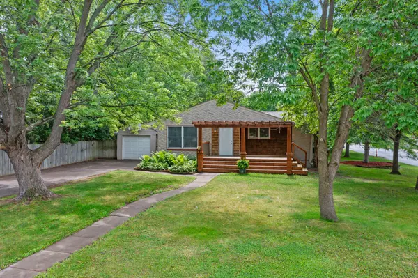 245 10th AVE SW, Cambridge, MN 55008