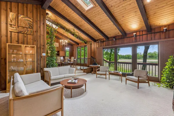 1 Snowy Owl LN, North Oaks, MN 55127