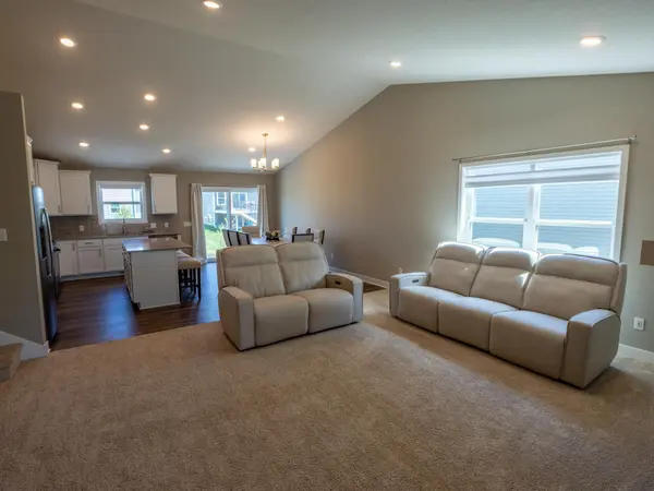 7929 182nd ST W, Lakeville, MN 55044