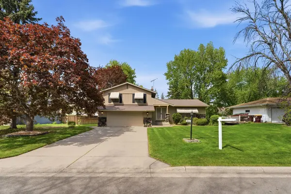 401 Felix LN, West Saint Paul, MN 55118