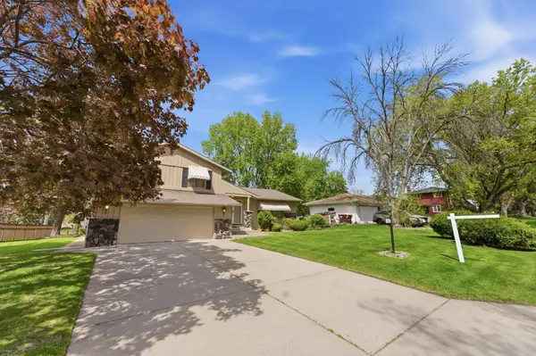 401 Felix LN, West Saint Paul, MN 55118