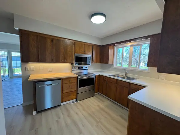 540 E 2nd ST, Waconia, MN 55387
