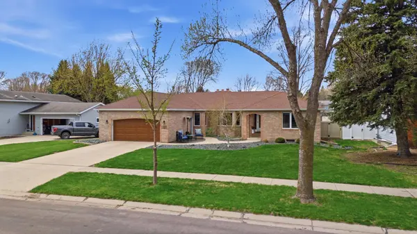 3102 Par ST N, Fargo, ND 58102