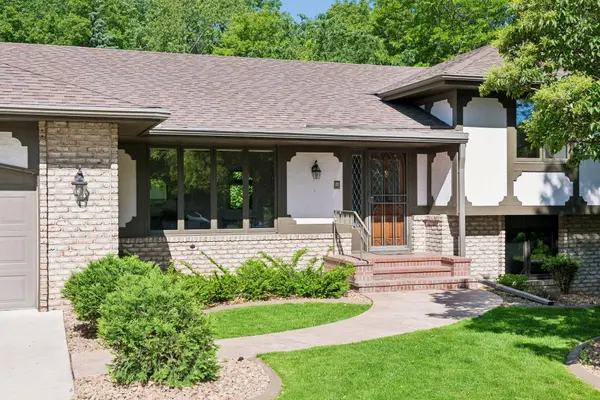 9572 Morris CIR, Bloomington, MN 55437