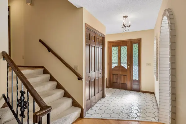 9572 Morris CIR, Bloomington, MN 55437