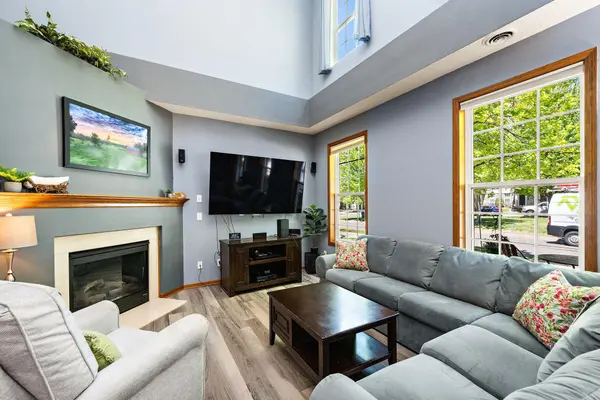 1015 Traditions CT, Chaska, MN 55318
