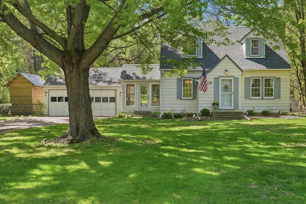 11209 Ridgemount AVE W, Hopkins, MN 55305
