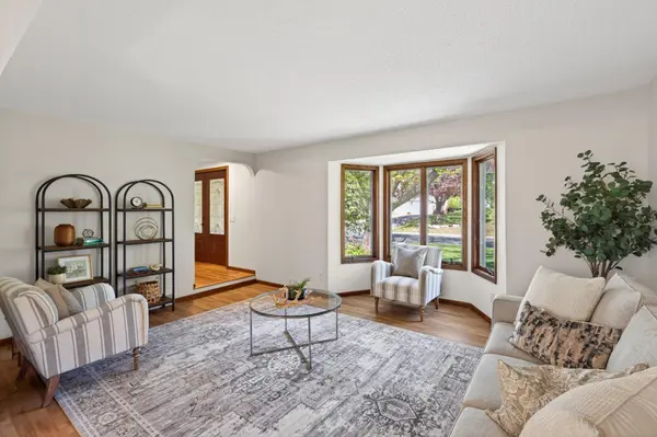 15104 Chestnut CIR, Burnsville, MN 55306