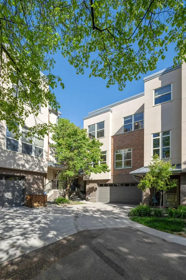 221 1st AVE NE #15, Minneapolis, MN 55413