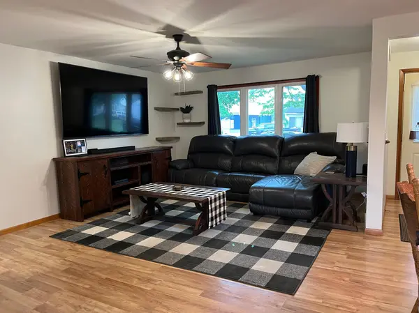 182 14th ST, Windom, MN 56101