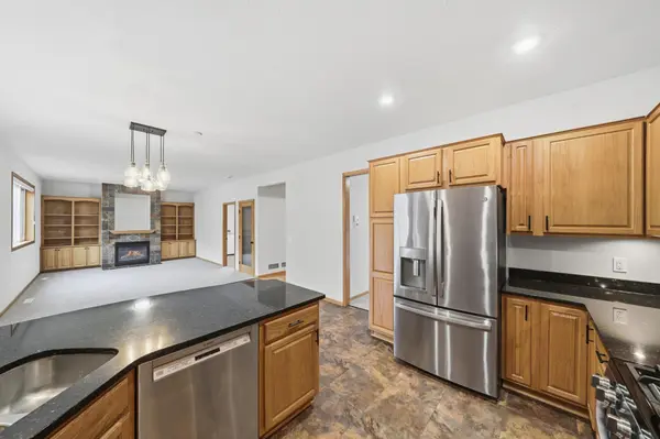 1693 Windsor DR S, Shakopee, MN 55379