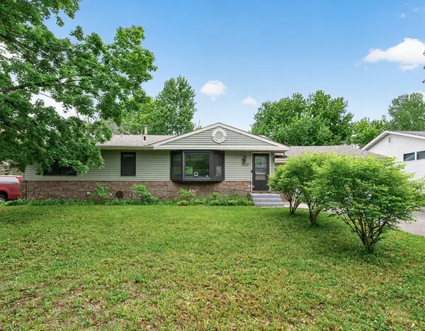 2041 Emerald LN, Eagan, MN 55122