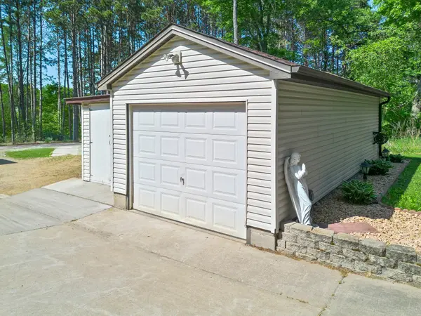 29376 Hillcrest DR, Stacy, MN 55079