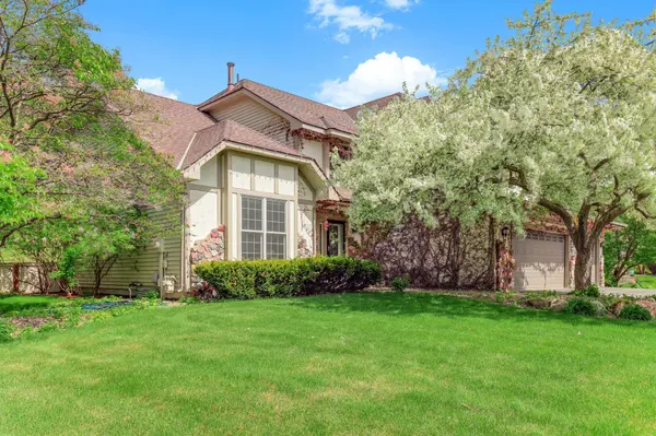 8777 Cottonwood LN, Eden Prairie, MN 55347