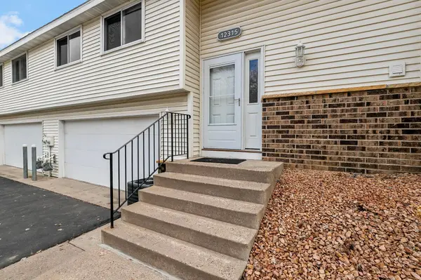 12315 Oak Leaf CT, Burnsville, MN 55337