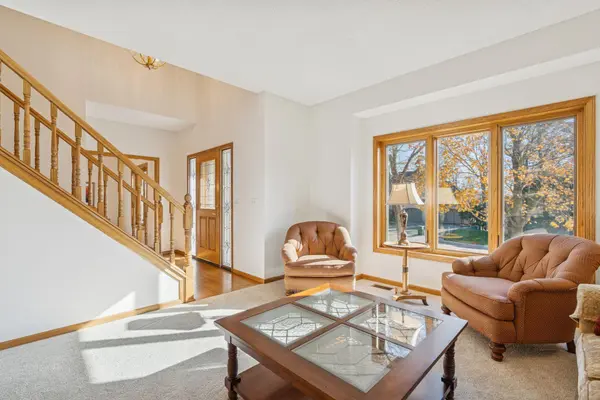 8463 Zanzibar LN N, Maple Grove, MN 55311