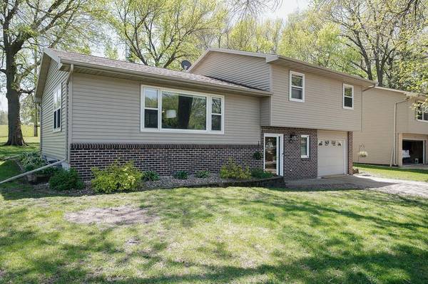 135 Eltinge PL, Fairmont, MN 56031