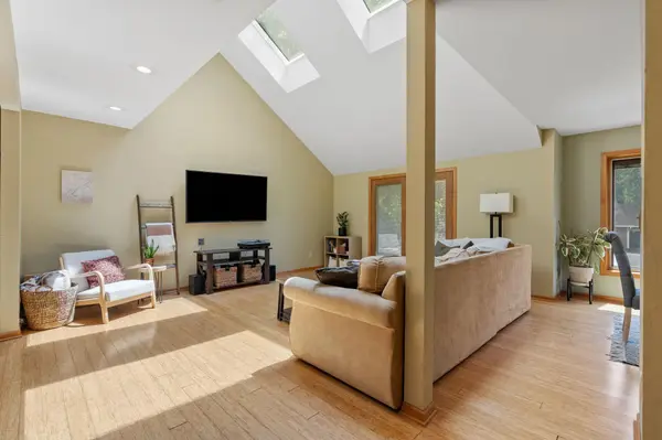15034 Chestnut DR, Burnsville, MN 55306