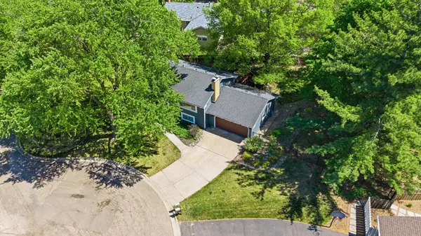 311 Eagle Ridge CIR, Burnsville, MN 55337