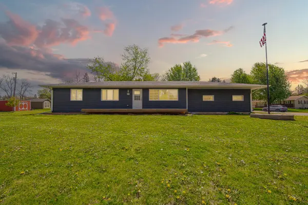 1507 Babbitt CT, Faribault, MN 55021