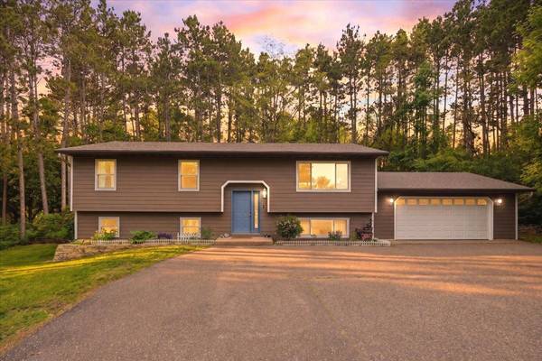1072 Edgewood CIR, Hudson, WI 54016