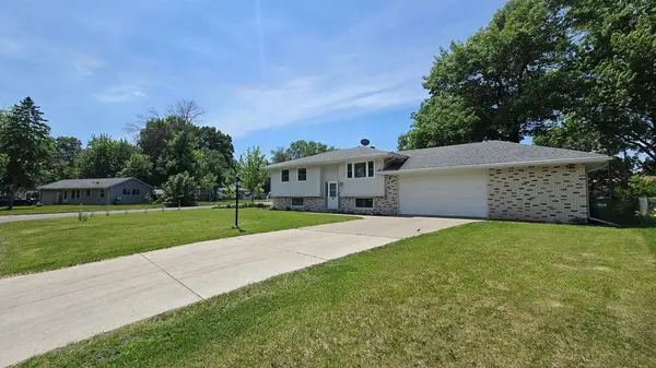 620 109th LN NE, Blaine, MN 55434