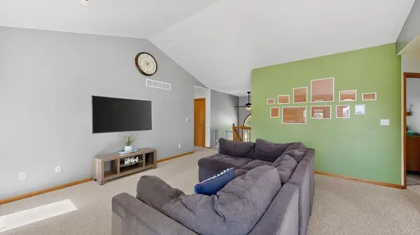 5208 Pinehurst LN NW, Rochester, MN 55901