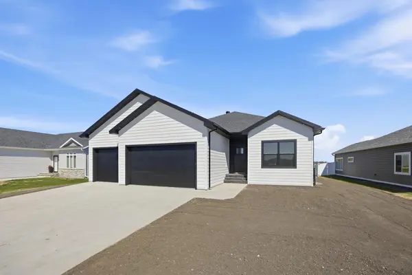 2232 44th ST S, Moorhead, MN 56560