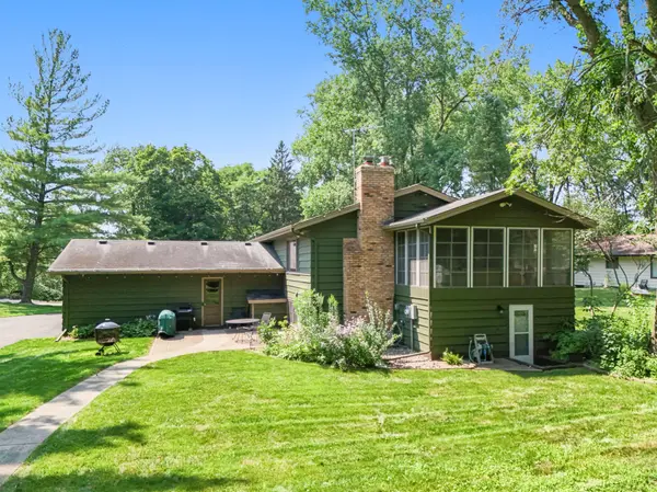 5649 Rebecca LN, Minnetonka, MN 55345