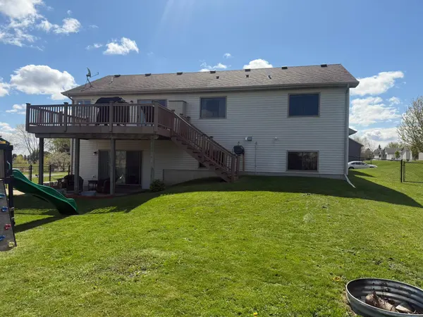 125 Sandstone DR NW, Eyota, MN 55934