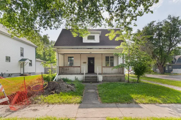 824 9th ST N, Fargo, ND 58102