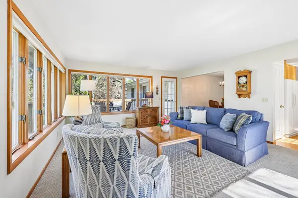 5137 Duggan PLZ, Edina, MN 55439